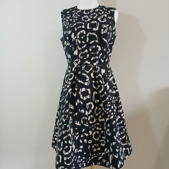 H&M Fit & Flare Dress Women’s Size 8 Black White Animal Print Sleeveless - Picture 2 of 4